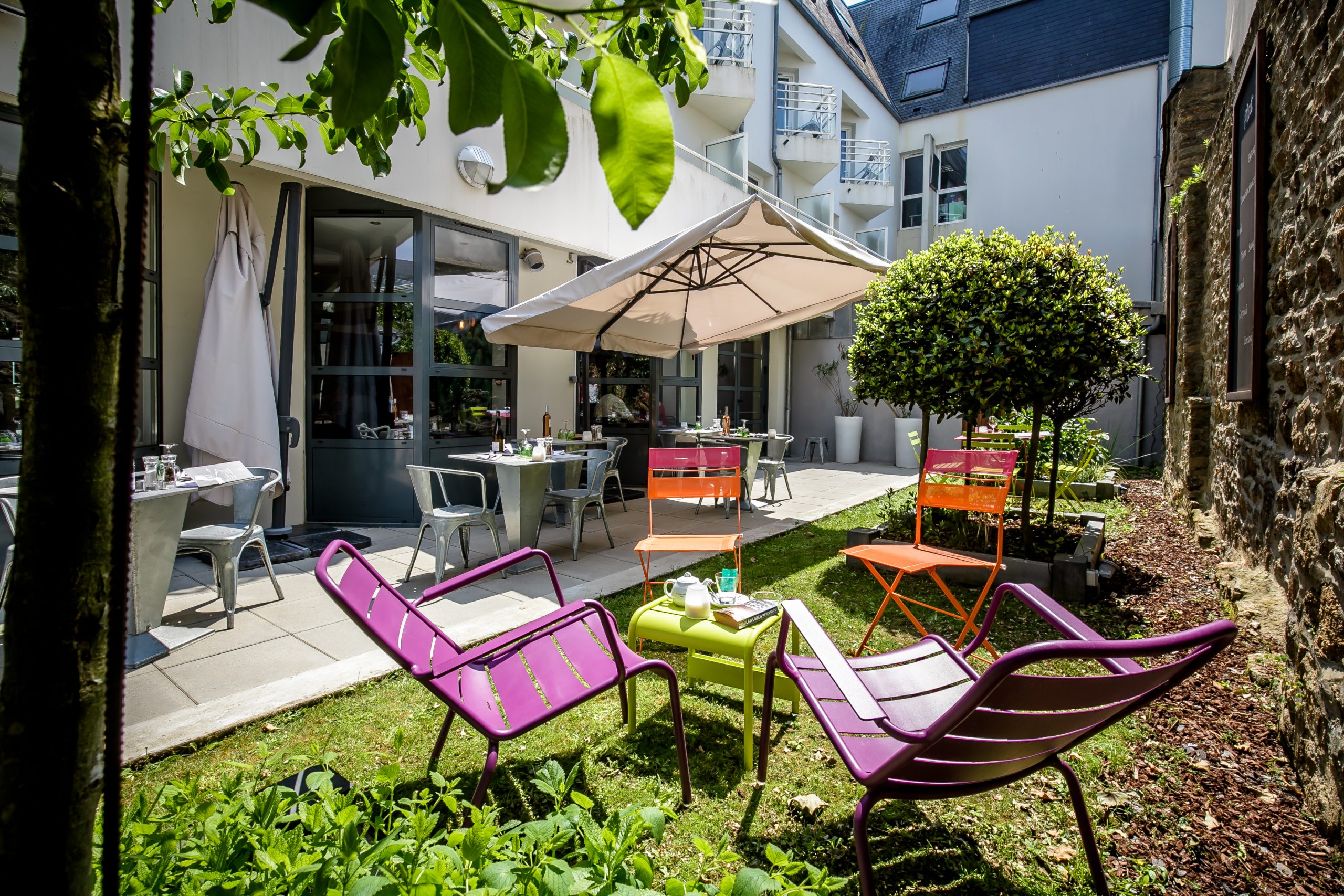 patio Best Western Vannes scaled